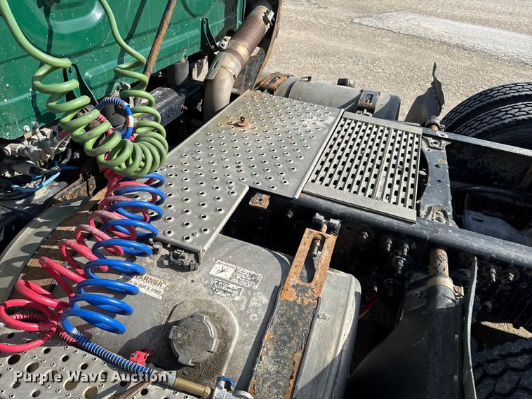 image for item EA2319 2017 Freightliner Cascadia 125 semi truck