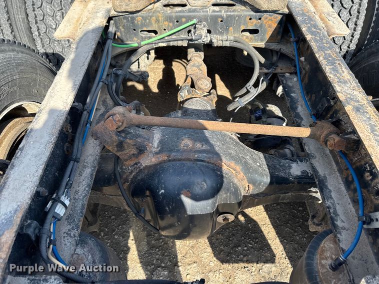 image for item EA2319 2017 Freightliner Cascadia 125 semi truck