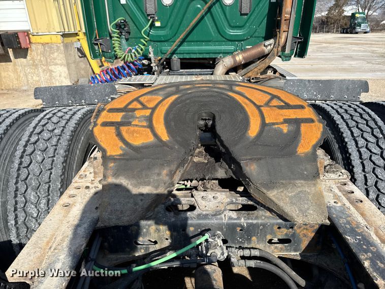 image for item EA2319 2017 Freightliner Cascadia 125 semi truck