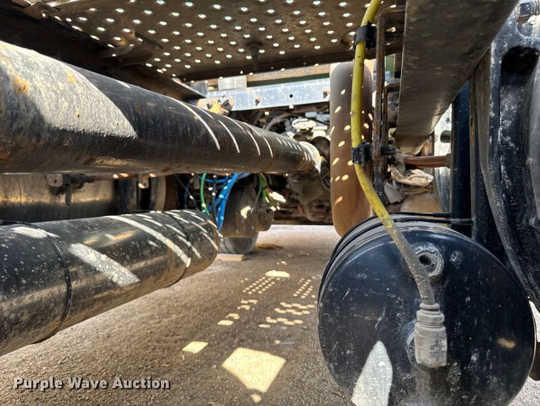 image for item EA2319 2017 Freightliner Cascadia 125 semi truck