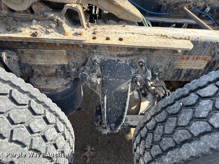 image for item EA2319 2017 Freightliner Cascadia 125 semi truck