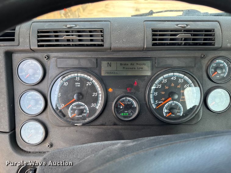 image for item EA2319 2017 Freightliner Cascadia 125 semi truck