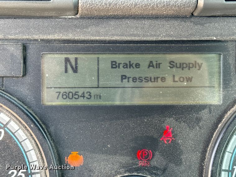 image for item EA2319 2017 Freightliner Cascadia 125 semi truck