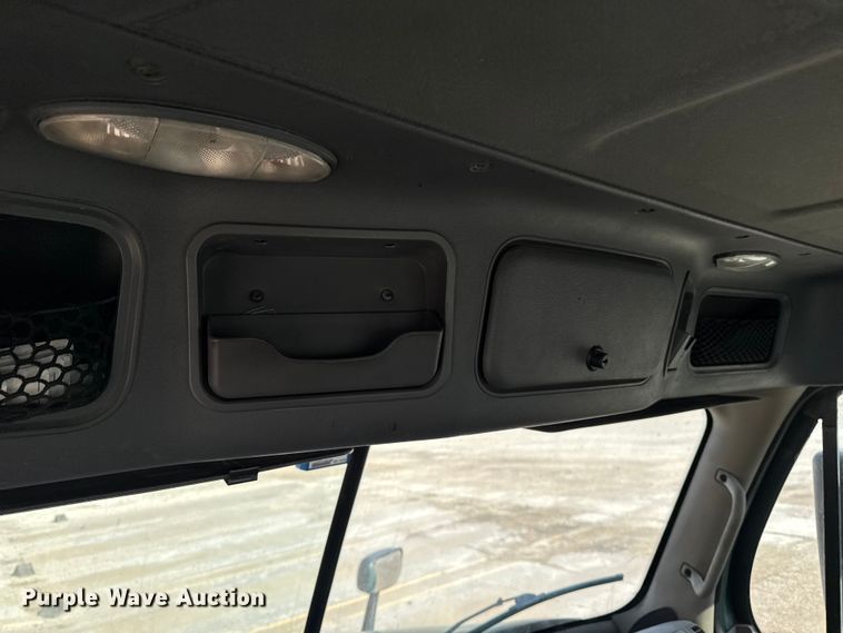 image for item EA2319 2017 Freightliner Cascadia 125 semi truck