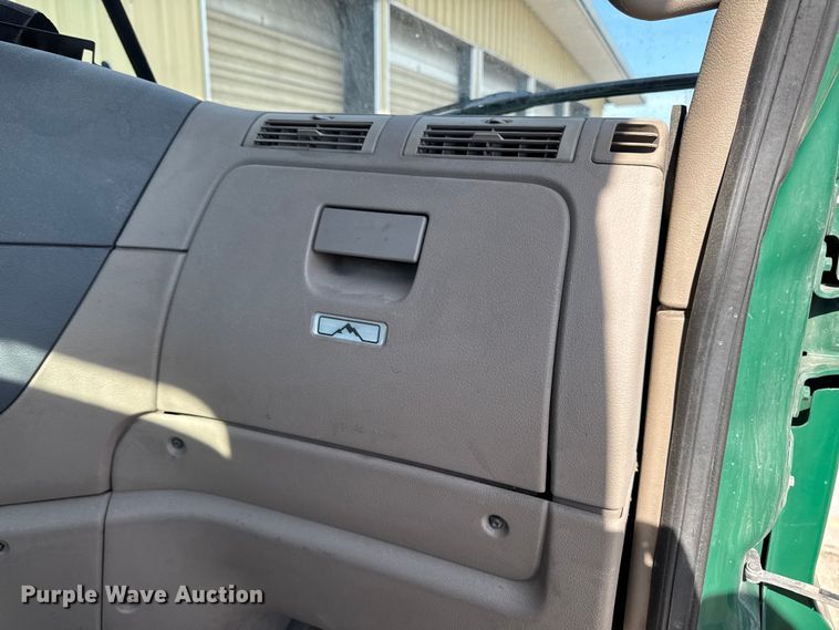 image for item EA2319 2017 Freightliner Cascadia 125 semi truck