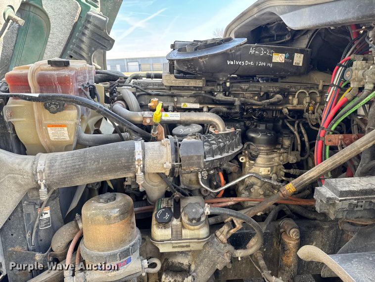 image for item EA2319 2017 Freightliner Cascadia 125 semi truck