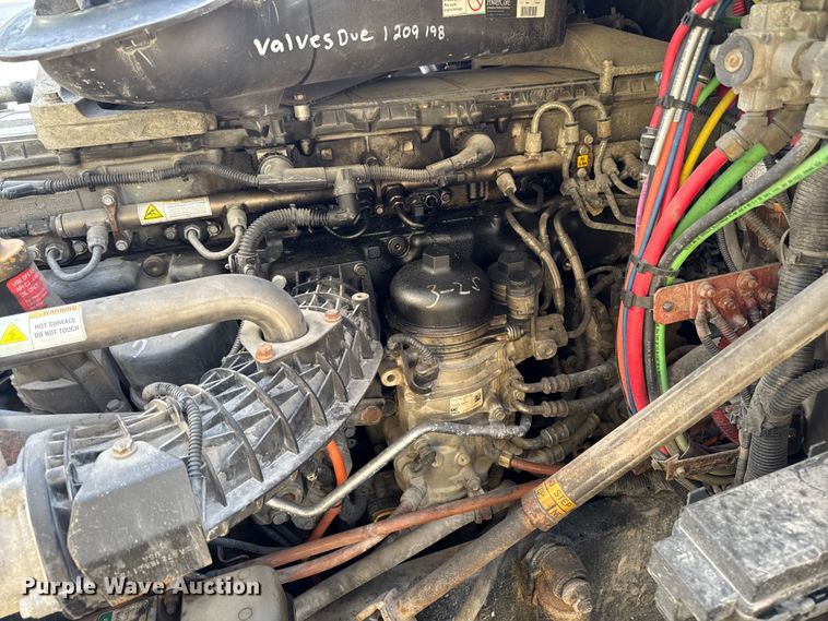 image for item EA2319 2017 Freightliner Cascadia 125 semi truck