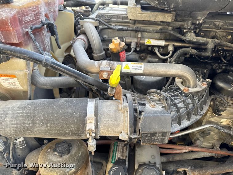 image for item EA2319 2017 Freightliner Cascadia 125 semi truck