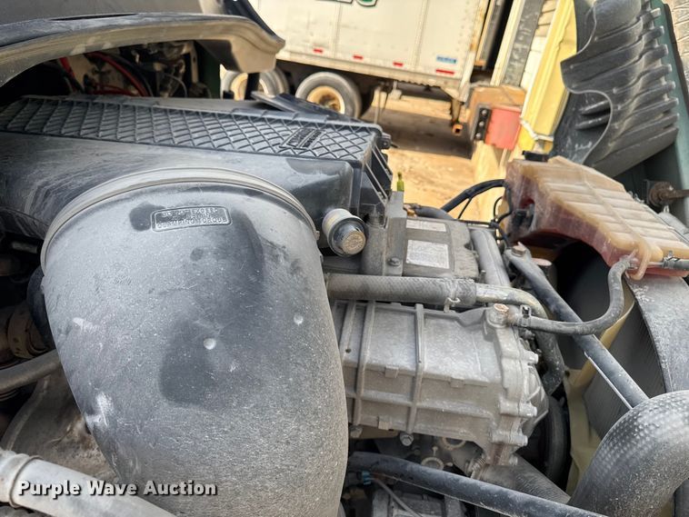 image for item EA2319 2017 Freightliner Cascadia 125 semi truck