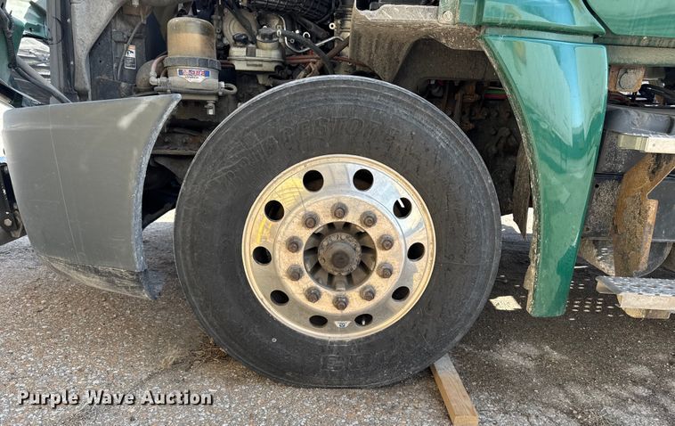 image for item EA2319 2017 Freightliner Cascadia 125 semi truck