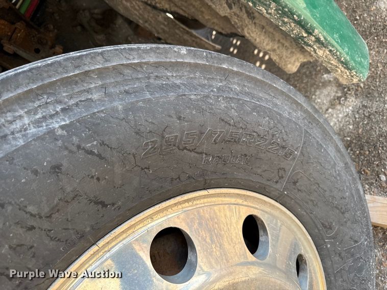 image for item EA2319 2017 Freightliner Cascadia 125 semi truck