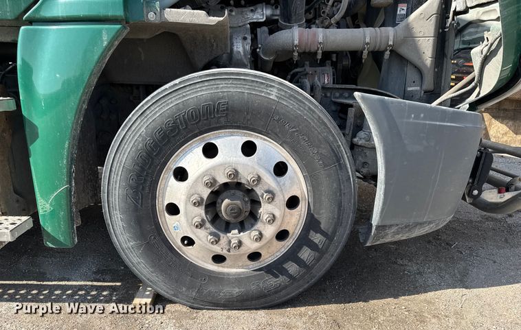 image for item EA2319 2017 Freightliner Cascadia 125 semi truck