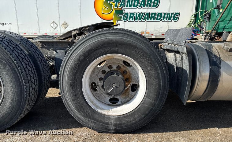 image for item EA2319 2017 Freightliner Cascadia 125 semi truck