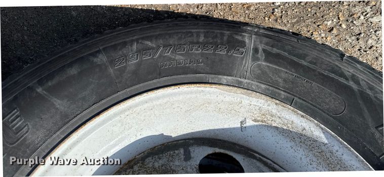 image for item EA2319 2017 Freightliner Cascadia 125 semi truck