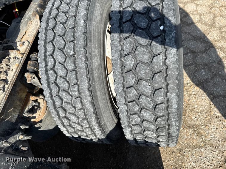 image for item EA2319 2017 Freightliner Cascadia 125 semi truck