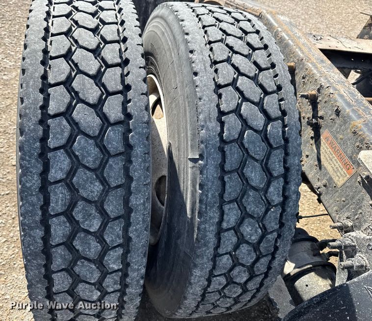 image for item EA2319 2017 Freightliner Cascadia 125 semi truck