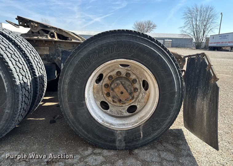 image for item EA2319 2017 Freightliner Cascadia 125 semi truck