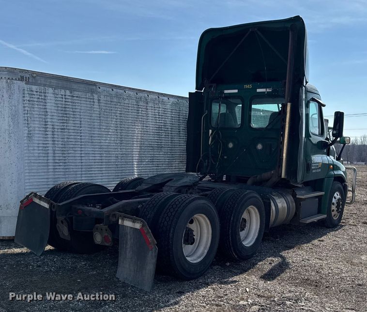 image for item EA2320 2017 Freightliner Cascadia 125 semi truck