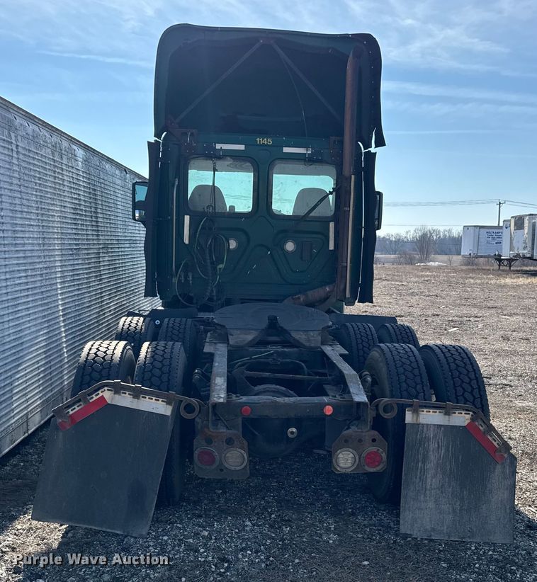 image for item EA2320 2017 Freightliner Cascadia 125 semi truck