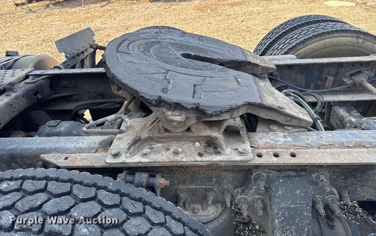 image for item EA2320 2017 Freightliner Cascadia 125 semi truck