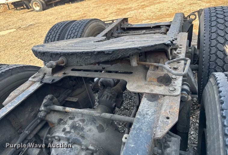 image for item EA2320 2017 Freightliner Cascadia 125 semi truck