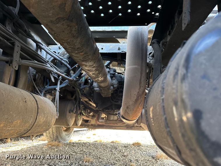 image for item EA2320 2017 Freightliner Cascadia 125 semi truck