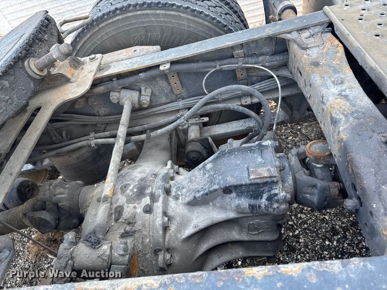 image for item EA2320 2017 Freightliner Cascadia 125 semi truck