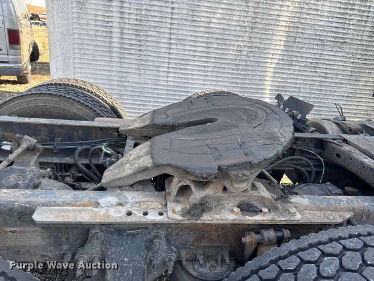 image for item EA2320 2017 Freightliner Cascadia 125 semi truck