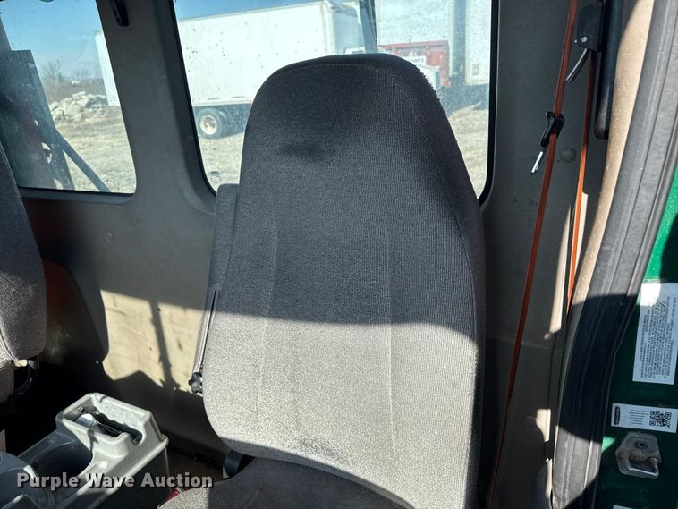 image for item EA2320 2017 Freightliner Cascadia 125 semi truck