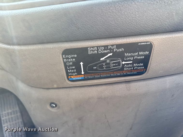 image for item EA2320 2017 Freightliner Cascadia 125 semi truck