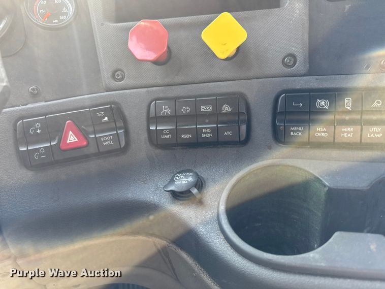 image for item EA2320 2017 Freightliner Cascadia 125 semi truck