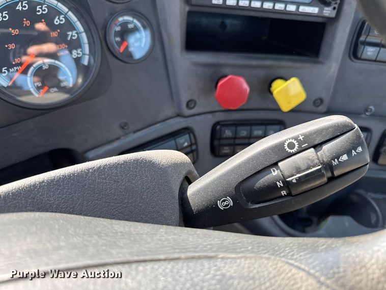 image for item EA2320 2017 Freightliner Cascadia 125 semi truck