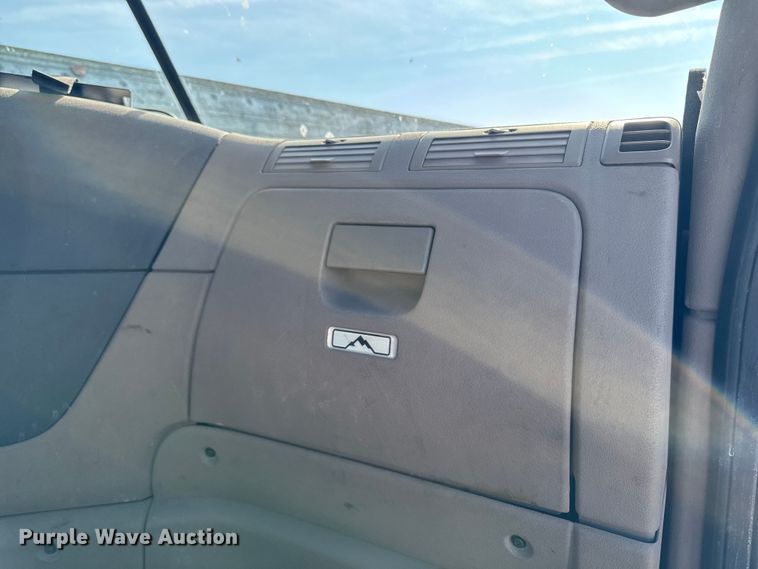 image for item EA2320 2017 Freightliner Cascadia 125 semi truck