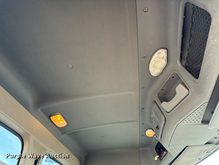 image for item EA2320 2017 Freightliner Cascadia 125 semi truck