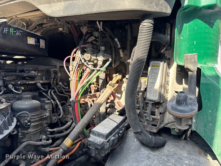 image for item EA2320 2017 Freightliner Cascadia 125 semi truck