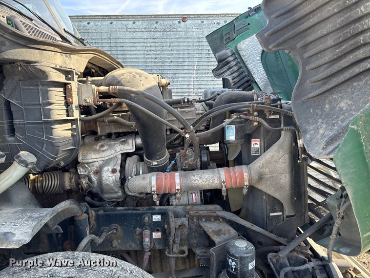 image for item EA2320 2017 Freightliner Cascadia 125 semi truck