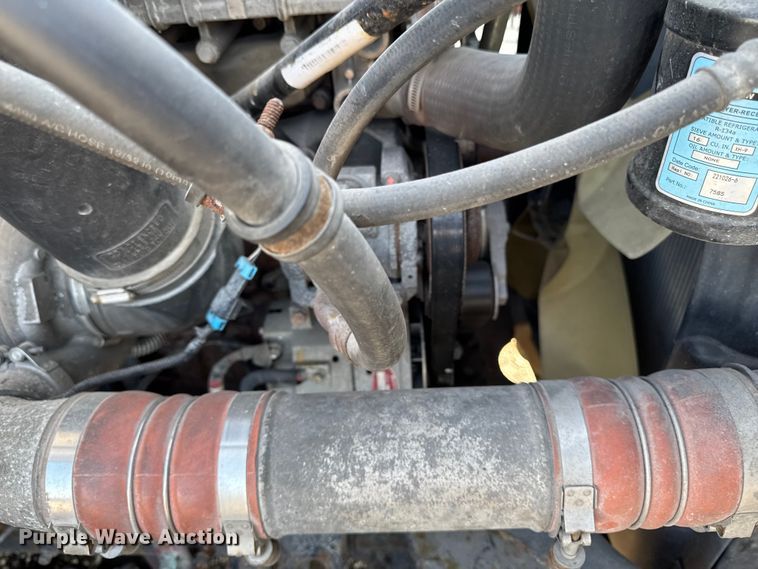 image for item EA2320 2017 Freightliner Cascadia 125 semi truck