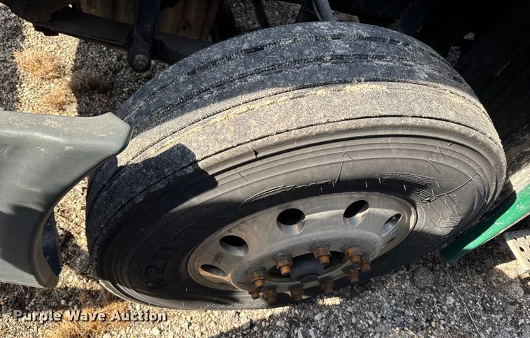 image for item EA2320 2017 Freightliner Cascadia 125 semi truck