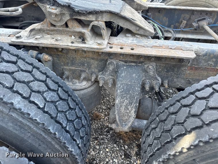 image for item EA2320 2017 Freightliner Cascadia 125 semi truck