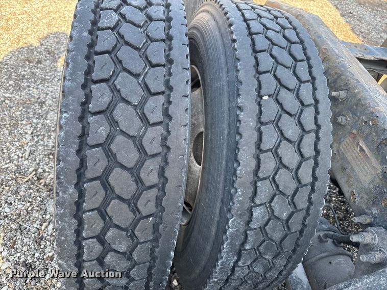 image for item EA2320 2017 Freightliner Cascadia 125 semi truck