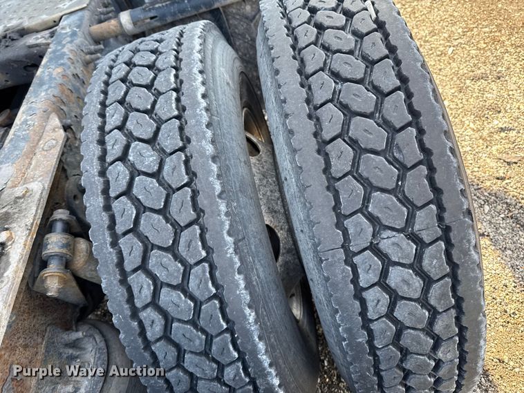 image for item EA2320 2017 Freightliner Cascadia 125 semi truck