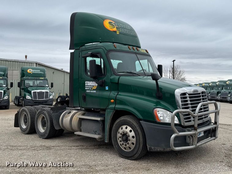 image for item EF2452 2017 Freightliner Cascadia 125 semi truck