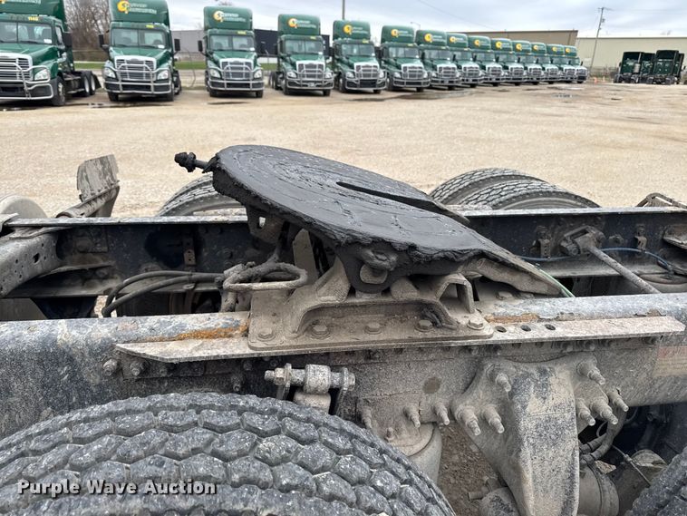 image for item EF2452 2017 Freightliner Cascadia 125 semi truck