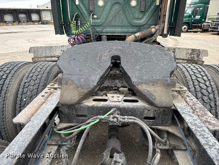 image for item EF2452 2017 Freightliner Cascadia 125 semi truck