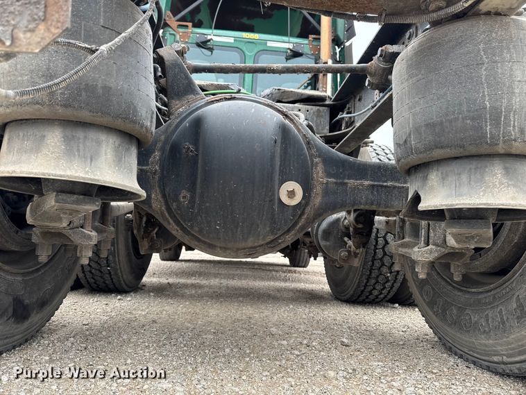 image for item EF2452 2017 Freightliner Cascadia 125 semi truck