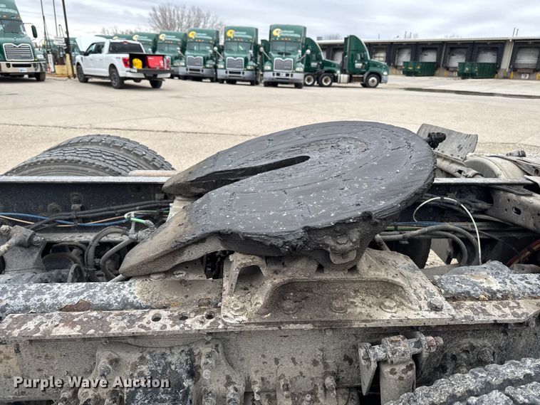 image for item EF2452 2017 Freightliner Cascadia 125 semi truck