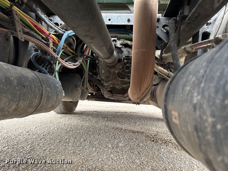 image for item EF2452 2017 Freightliner Cascadia 125 semi truck