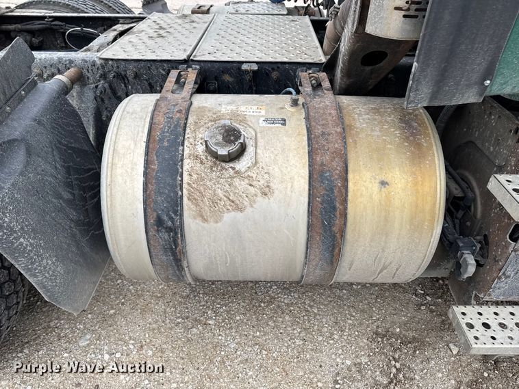 image for item EF2452 2017 Freightliner Cascadia 125 semi truck