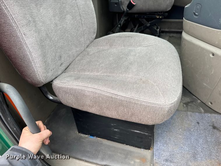 image for item EF2452 2017 Freightliner Cascadia 125 semi truck