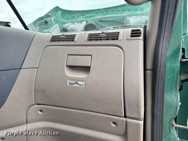 image for item EF2452 2017 Freightliner Cascadia 125 semi truck